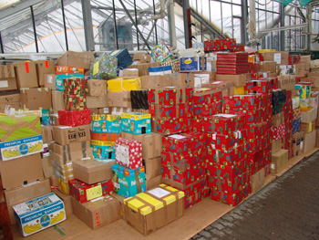 Das Lager in L�ffelsterz vor dem Transport der Weihnachtspakete