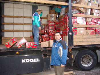 Der Sattelzug wird in Vukovar entladen